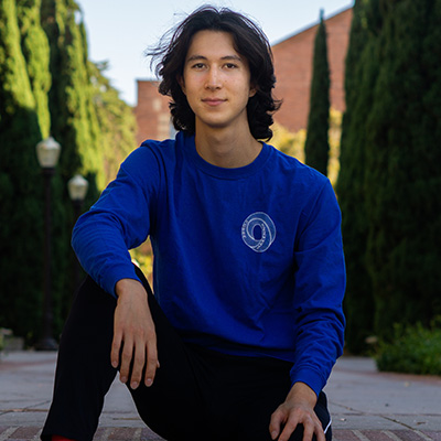 headshot of student fosse lin-bianco sitting on steps